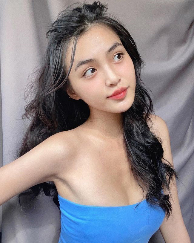 Hoàng Vi còn sở hữu chiều cao đáng nể - 1m70.