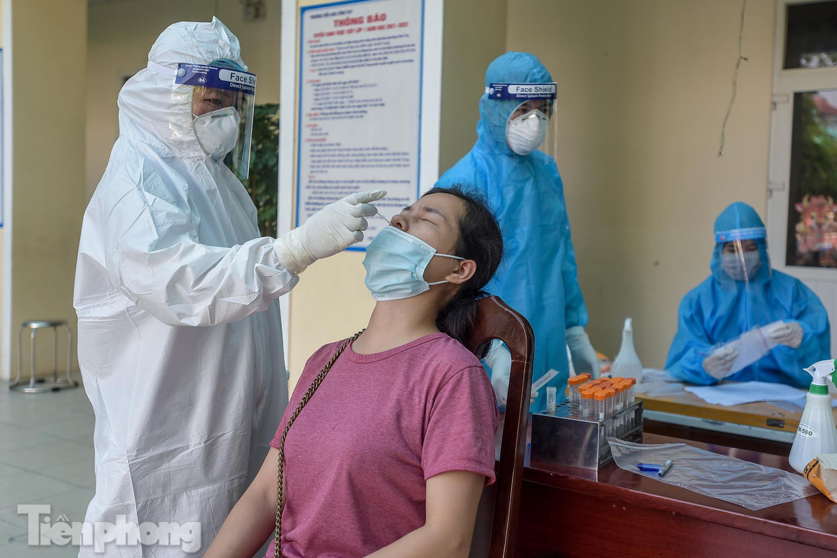 Từ 9/8 đến 17/8, thành phố Hà Nội tập trung thực hiện xét nghiệm với tổng số khoảng 1.300.000 mẫu bằng kỹ thuật RT-PCR để phòng chống dịch COVID-19. 