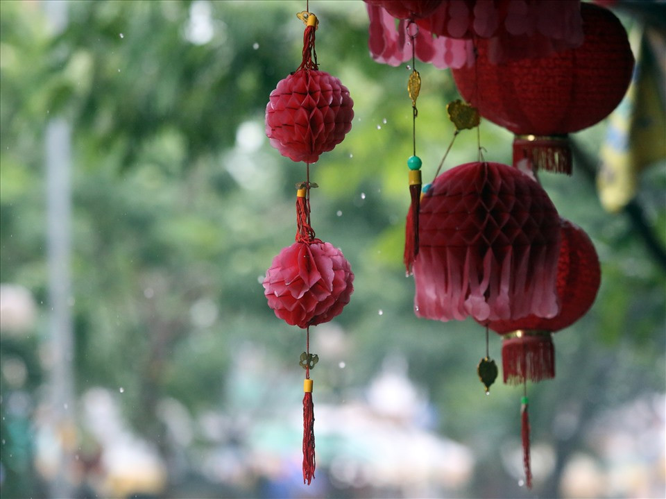 Tuyến đường được mệnh danh là chợ trang trí lớn nhất TPHCM không còn xuất hiện những món đồ chơi được trẻ em yêu thích như đèn ông sao, đầu lân, mặt nạ...