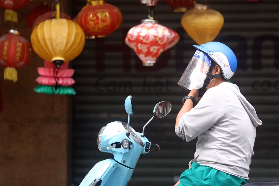 Tình hình dịch COVID-19 khiến diễn biến phức tạp khiến người dân TPHCM phải đón Tết Trung thu theo cách chưa từng có.