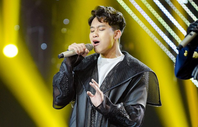 Trung uy dien trai tung la thu khoa: Dam me ca hat-Hinh-5