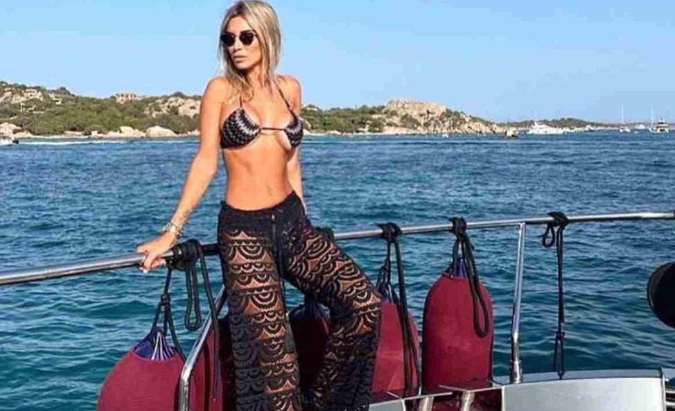 Truyền thông Italy đồng loạt đưa tin về Noemi Bocchi, người mẫu sinh năm 1988 tại Rome. Cô sở hữu bằng kinh tế và từng trải qua cuộc hôn nhân với một thương gia nổi tiếng.