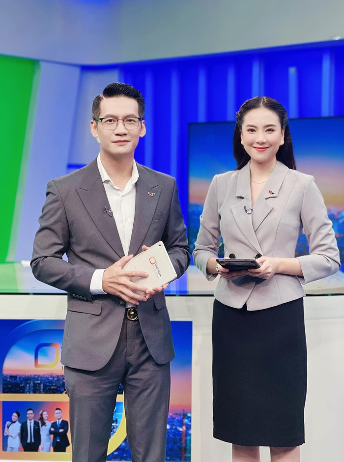 Nữ MC VTV vòng eo 56, 300 ngày đi làm không mặc trùng đồ - Hình 13 Nu MC VTV vong eo 56, 300 ngay di lam khong mac trung do-Hinh-13