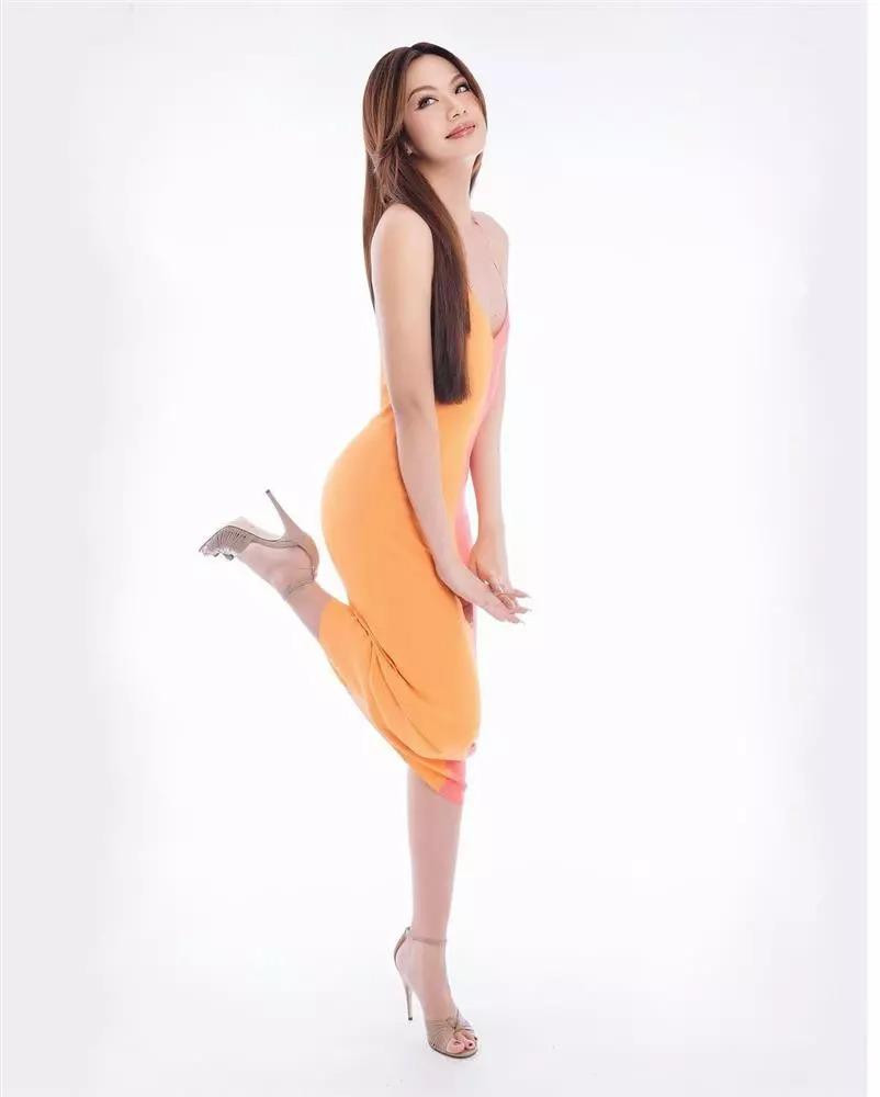 Dao Ba Loc cuc me mac vay bo de khoe vong 3 sieu khung-Hinh-3