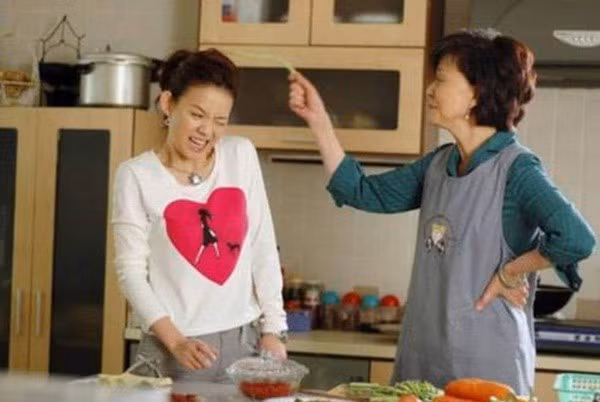 Mới cưới 2 ngày mẹ chồng đã có “động thái” lạ Moi cuoi 2 ngay me chong da co “dong thai” la