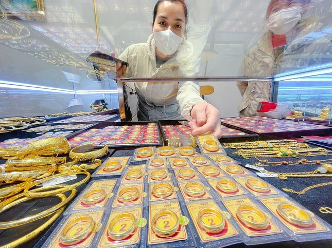 Gia vang trong nuoc tiep da tang, huong moc 68 trieu dong/luong