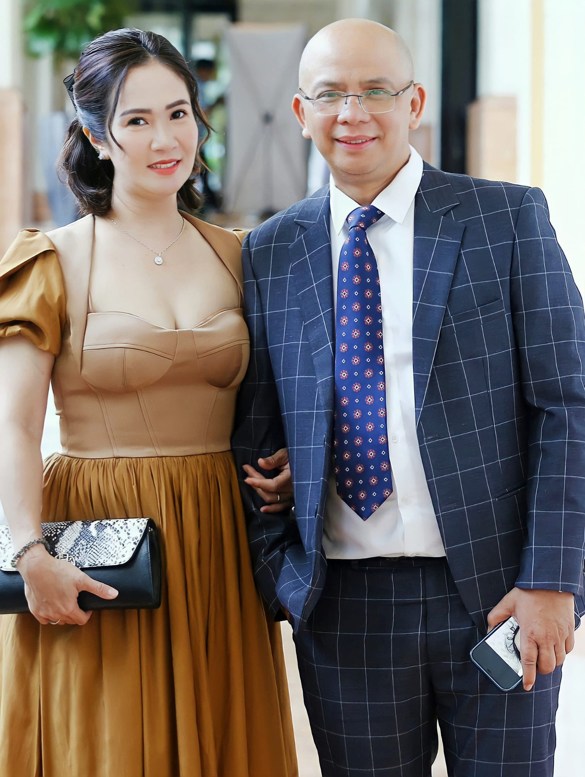 Nguyet Hang - Anh Tuan tung ly hon bat thanh, tinh cam o chau Au