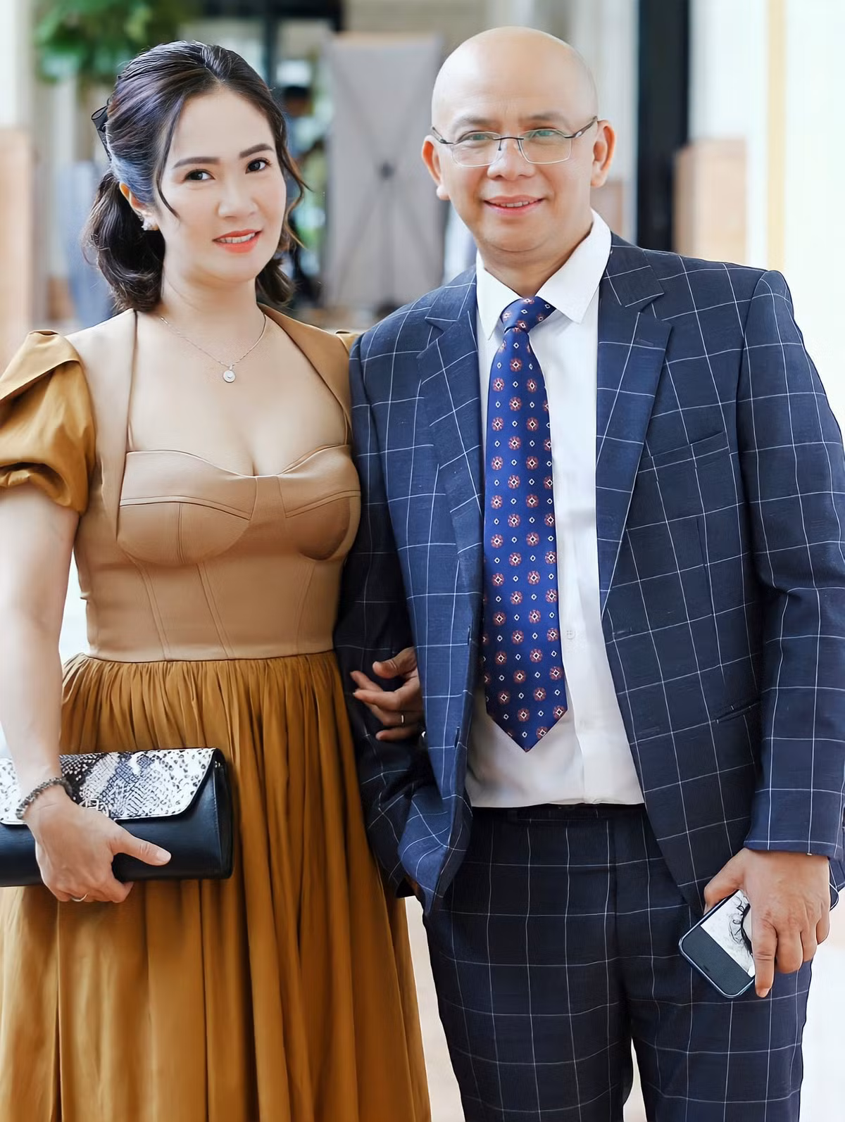 Nguyet Hang - Anh Tuan tung ly hon bat thanh, tinh cam o chau Au