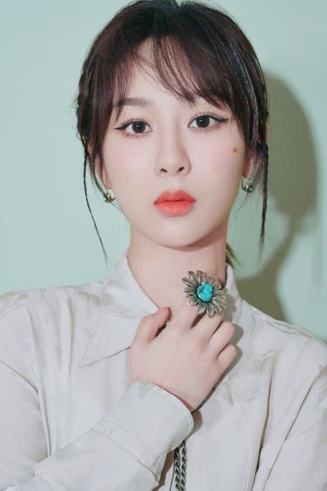 4. Nốt ruồi trên gò má. Nốt ruồi trên gò má hoàn toàn không phải là điềm lành mà nó cho thấy người đó có tài năng xuất chúng trong lĩnh vực công việc, có thể gặt hái được thành công trong sự nghiệp. có quyền lực trong tay.