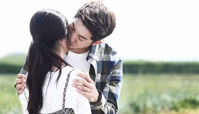 Cai bo me lay anh phu ho, dem tan hon thay biet thu long lay