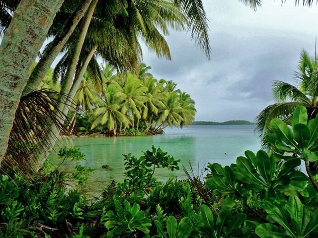 10. Palmyra Atoll. Nằm ở vùng Xích đạo của Thái Bình Dương, phía nam của quần đảo Hawaii, hòn đảo hoang sơ này được cho là nơi trú ngụ của một thế lực huyền bí, ma thuật.
