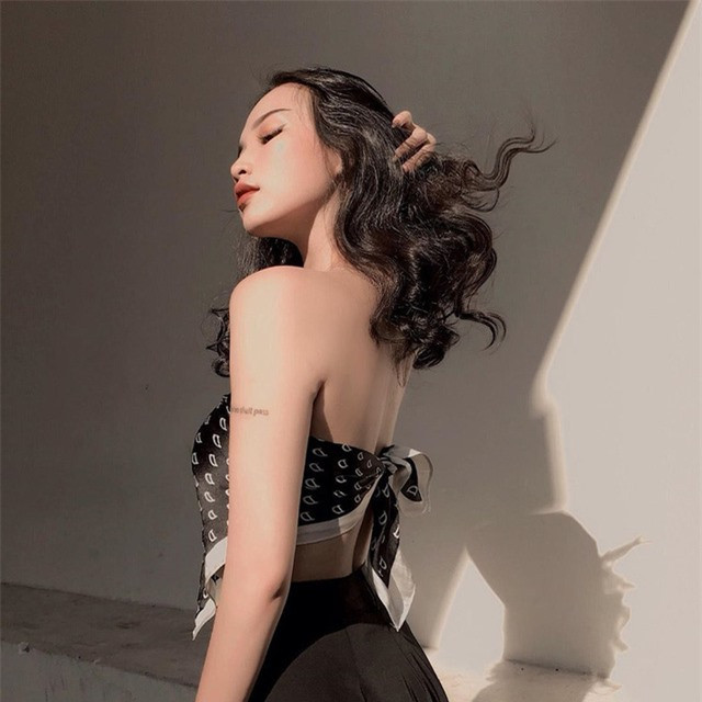 Công thức phối đồ tông xuyệt tông dễ áp dụng, dễ thành công nên được cô bạn này "triển" ngay trong hè. (IG: @nyyheu) 