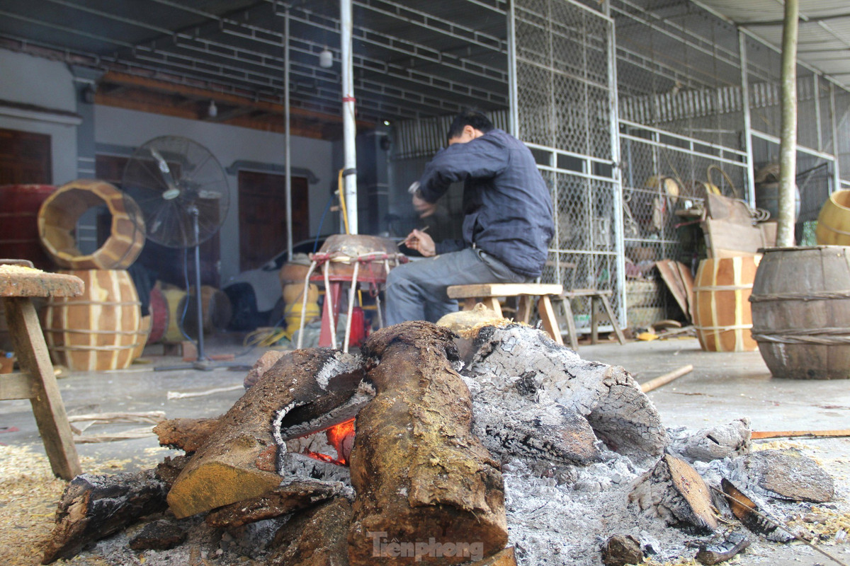 Theo anh Văn, muốn trở thành thợ làm trống giỏi, ngoài sự khéo léo, tỉ mỉ còn đòi hỏi trình độ thẩm âm tốt để xác định độ vang, vọng của trống. Với mỗi loại trống phục vụ vào mục đích khác nhau thì nó sẽ có một độ vang, âm thanh khác nhau. Do đó, họ phải học hỏi rất nhiều.