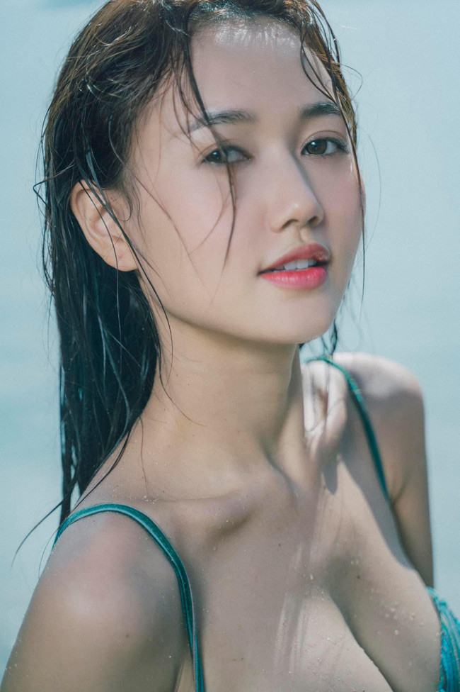 Không nổi đình đám như một số hot girl cùng thời nhưng cô nàng vẫn được đánh giá là hot girl đa tài, đảm nhận nhiều vai trò như mẫu ảnh, MC...