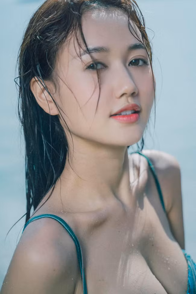 Không nổi đình đám như một số hot girl cùng thời nhưng cô nàng vẫn được đánh giá là hot girl đa tài, đảm nhận nhiều vai trò như mẫu ảnh, MC...