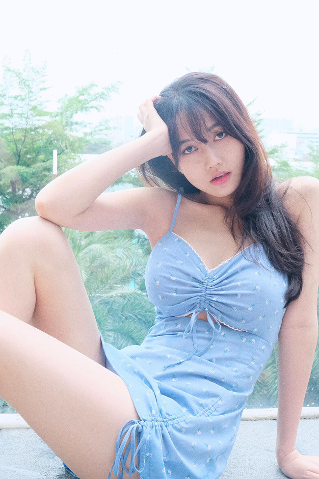 Cô gây bất ngờ với hình ảnh quyến rũ, trưởng thành.