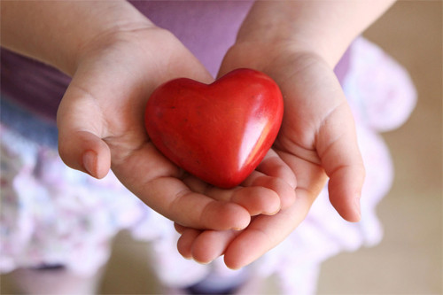 Ngón tay phải giống như ống trúc, tròn đẹp và thanh mảnh. Nếu ngón tay gầy guộc giống như chân gà thì là tướng tay lộ tài, không có tiền và cũng không giữ được tiền.