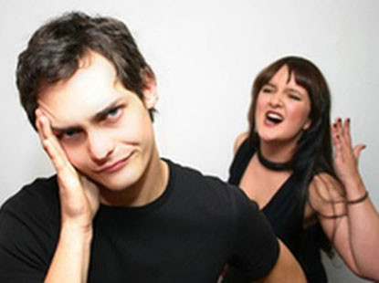 Thanh niên nào lớn lên có khuôn mặt tròn, đầu nhỏ, tóc xoắn, mắt lươn, tâm tánh ương ngạnh và lòng dạ gian ác, ắt là điểm ứng. Chỗ kia có lông cứng, xoăn, dài, đen, mượt chủ về tướng người dâm loạn, dám lấy vợ bạn và âm mưu phá hoại gia cang trong vòng thân thuộc, số khắc bạc vợ con.