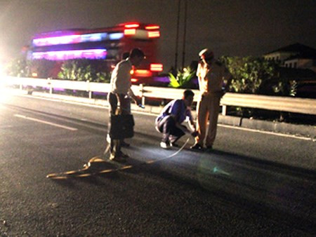 Danh tính người chết bị nhiều xe chèn qua trên cao tốc Pháp Vân. Ảnh minh họa.