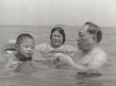 Tháng 8/1979, Đặng Tiểu Bình lúc này đã 75 tuổi tại Yên Đài, tỉnh Sơn Đông, Trung Quốc.