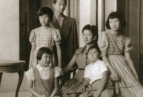 Vẻ đẹp không bị thời gian vùi lấp của bà mẹ 5 con.