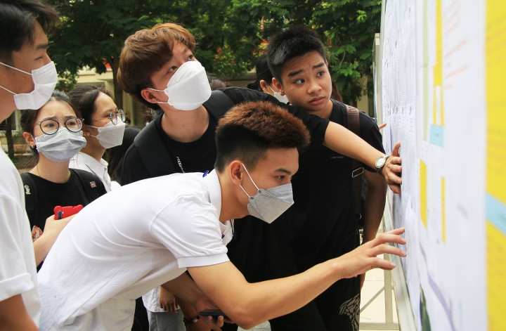 “Nin tho” cho cong bo diem thi tot nghiep THPT 2022