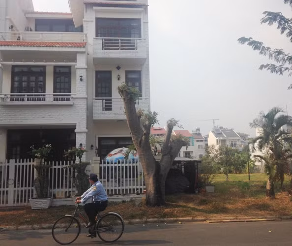 Bảo vệ khu Nam Đô (KĐT Phú Mỹ Hưng) khẳng định đó chỉ là những lời đồn vớ vẩn chứ hoàn toàn chẳng có con ma nào.