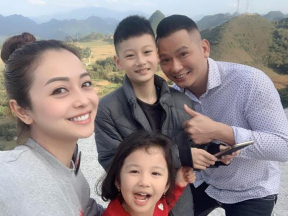 Cuoc song hanh phuc cua hai mi nhan di qua cuoc doi Quang Dung