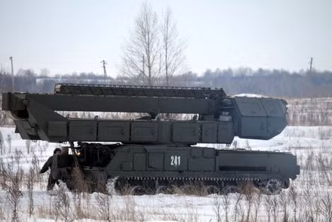 Xe radar chiếu xạ mục tiêu và điều khiển tên lửa 9S36E.