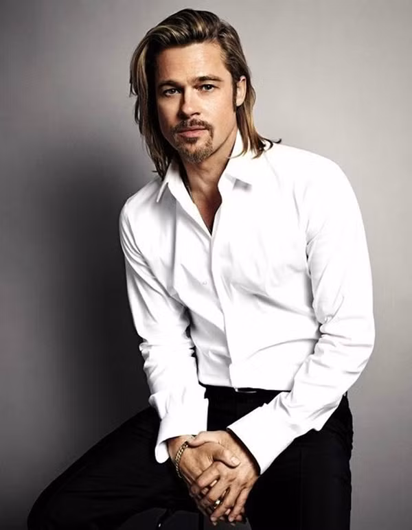 Siêu sao điện ảnh, người cha, người chồng được đánh giá là hot nhất thế giới Brad Pitt đã có thời mặc đồ hóa trang thành một chú gà đứng trước cửa ra vào của El Pollo Loco để chào mời khách.