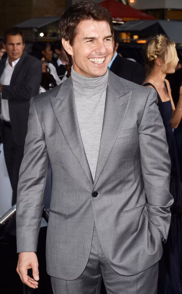 Nam tài tử Tom Cruise từng có thời gian ngắn học tập tại một thánh đường ở Francisco và suýt trở thành linh mục. Anh chàng cũng từng làm nhân viên tiền sảnh của khách sạn, chuyên gác cửa và bốc dỡ hành lý cho khách.