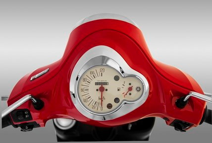 Nozza mới trang bị mặt đồng hồ công-tơ-mét trực quan, được phủ lên mình bộ cánh mới với 5 màu sắc tinh tế và trang nhã: đỏ, trắng, xanh, đen và nâu.