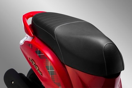 Thân xe được thiết kế đặc biệt cho vóc dáng của người phụ nữ Việt Nam, gọn gàng và thon nhẹ chỉ 98kg, dễ dàng điều khiển và sử dụng trong mọi điều kiện.