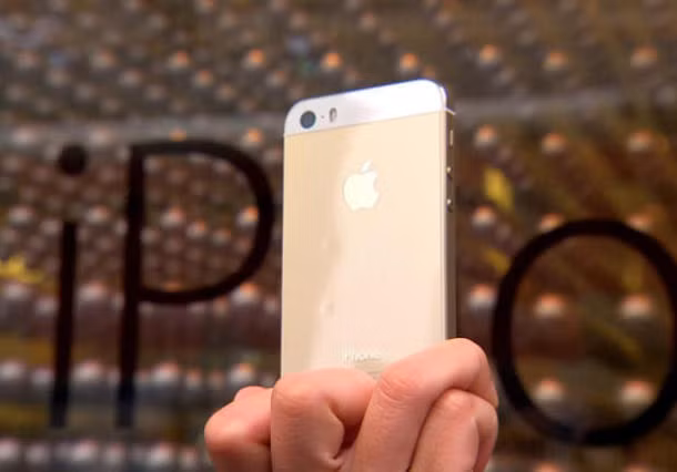 iPhone phiên bản màu vàng “ế” khách. Theo thông tin từ Consumer Research Partners, doanh số bán ra của iPhone 5S và 5C phiên bản màu vàng chiếm số lượng ít nhất trong doanh số bán hàng chung.