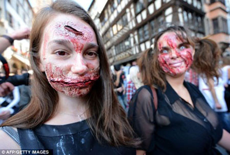 Nhiều người và nhiều bằng chứng thực tế cho rằng zombie là có thật, các chuyên gia y tế có uy tín và tạp chí khoa học cũng truy tìm bằng chứng về sinh vật này nhưng đến nay nó vẫn còn là điều bí ẩn.