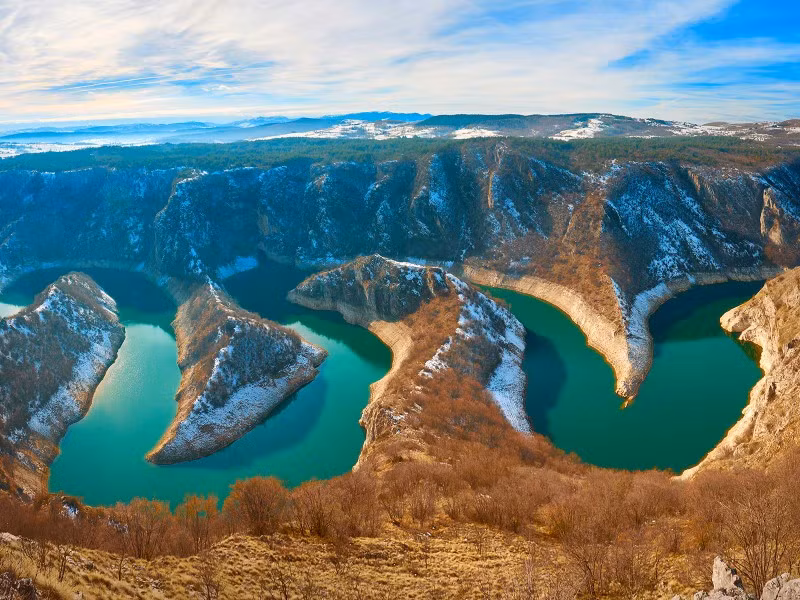 Con song doc dao nhieu khuc cua uon luon nhu me cung