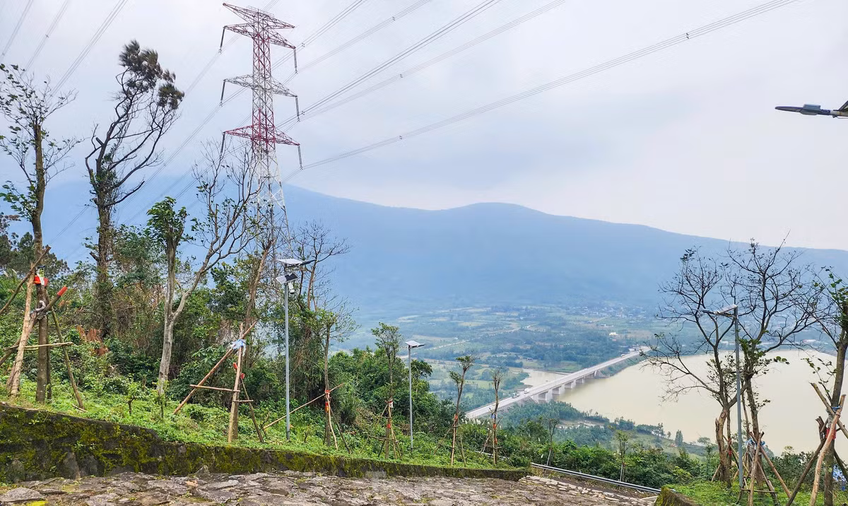 Lãnh đạo UBND xã Kỳ Nam cho biết, nhằm bảo vệ và phát huy các giá trị văn hóa của di tích, ngành chức năng Hà Tĩnh đã tu bổ, trồng cây xanh và lắp đặt hệ thống đèn điện, camera an ninh dọc lối lên khu di tích.