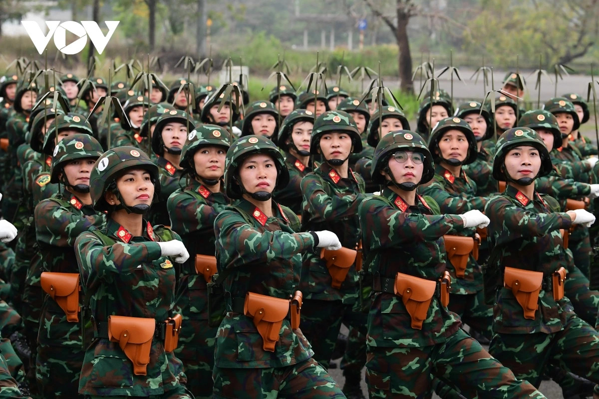 Sau thời gian tập luyện tại Hà Nội, tới đầu tháng 4, khối nữ sĩ quan Thông tin sẽ di chuyển vào TP.HCM để tiếp tục tập luyện trước khi tham gia diễu binh, diễu hành phục vụ Lễ kỷ niệm 50 năm Ngày giải phóng miền Nam, thống nhất đất nước.