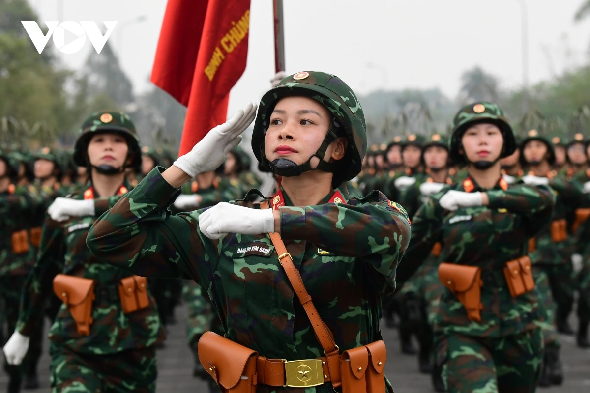 Can canh nu si quan Thong tin luyen tap dieu binh Le 30/4-Hinh-2