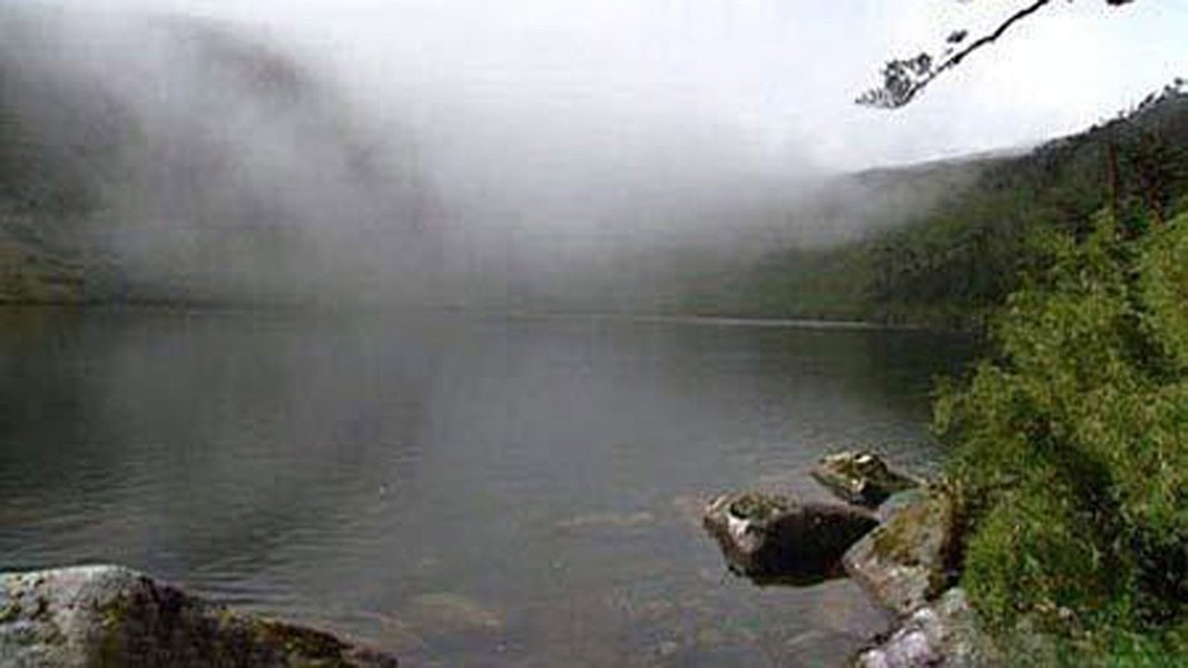 Chính bởi vậy, hồ còn có nhiều cái tên như Mê nhân hồ, hồ Nghe lệnh, hồ Thính mệnh.