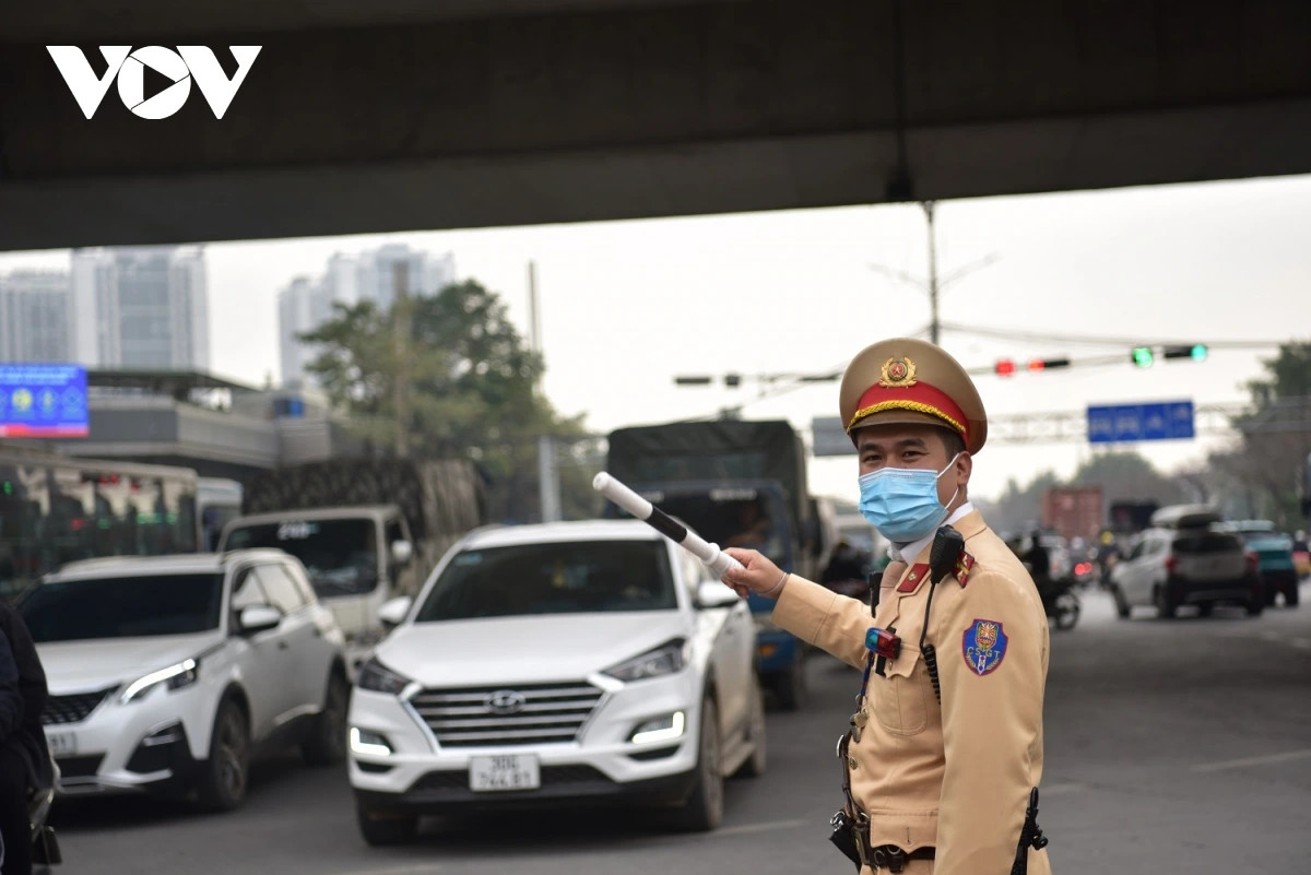 Lực lượng chức năng đã có mặt để phân luồng từ sớm, từ xa