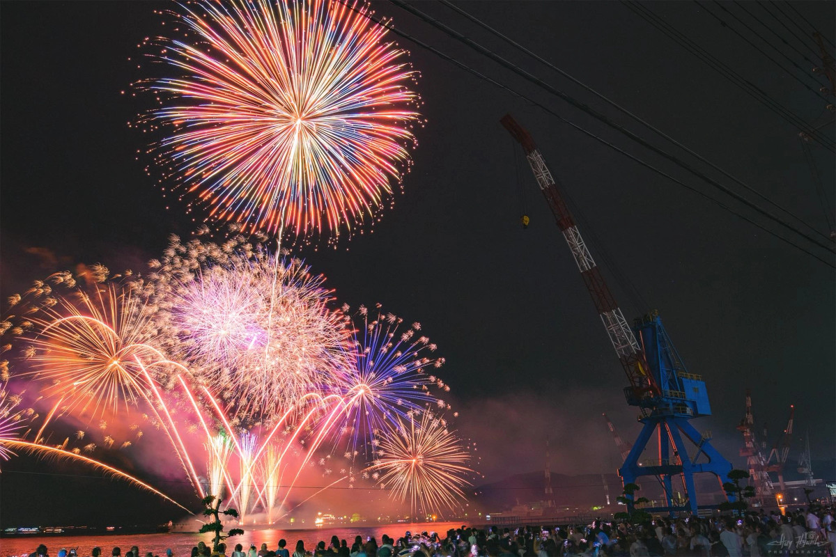 Tháng nhuận âm lịch được đặt vào các tháng không có Trung khí - khái niệm rút ra từ quy luật chuyển động của Trái đất và Mặt trời. Trong đó, tháng Giêng và tháng Chạp không bao giờ được lấy làm tháng nhuận âm lịch.