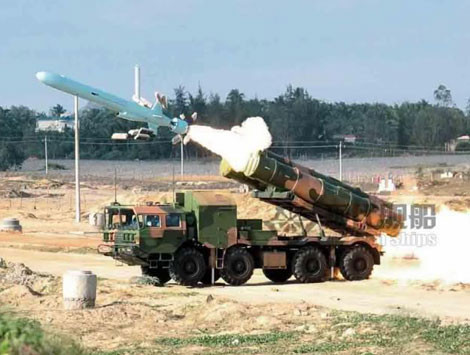 C-602 phóng từ bệ phóng mặt đất.