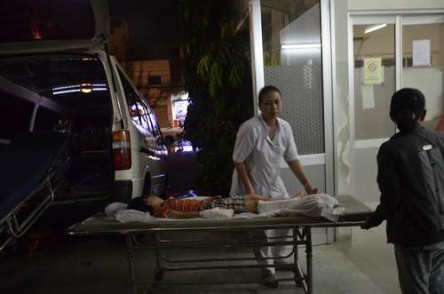 Sau khi săn sóc các vết thương, bệnh viện quận 6 đã chuyển cháu bé về BV Chợ Rẫy để cứu chữa.