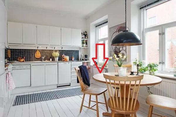 Thay phong thuy nhac sap xep ban an khien Than Tai bo di, tai loc can sach