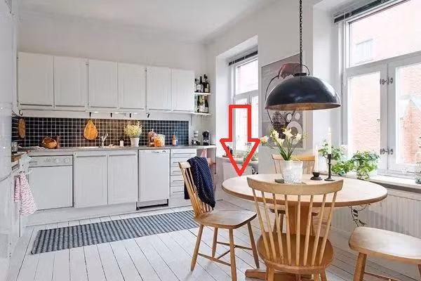 Thay phong thuy nhac sap xep ban an khien Than Tai bo di, tai loc can sach