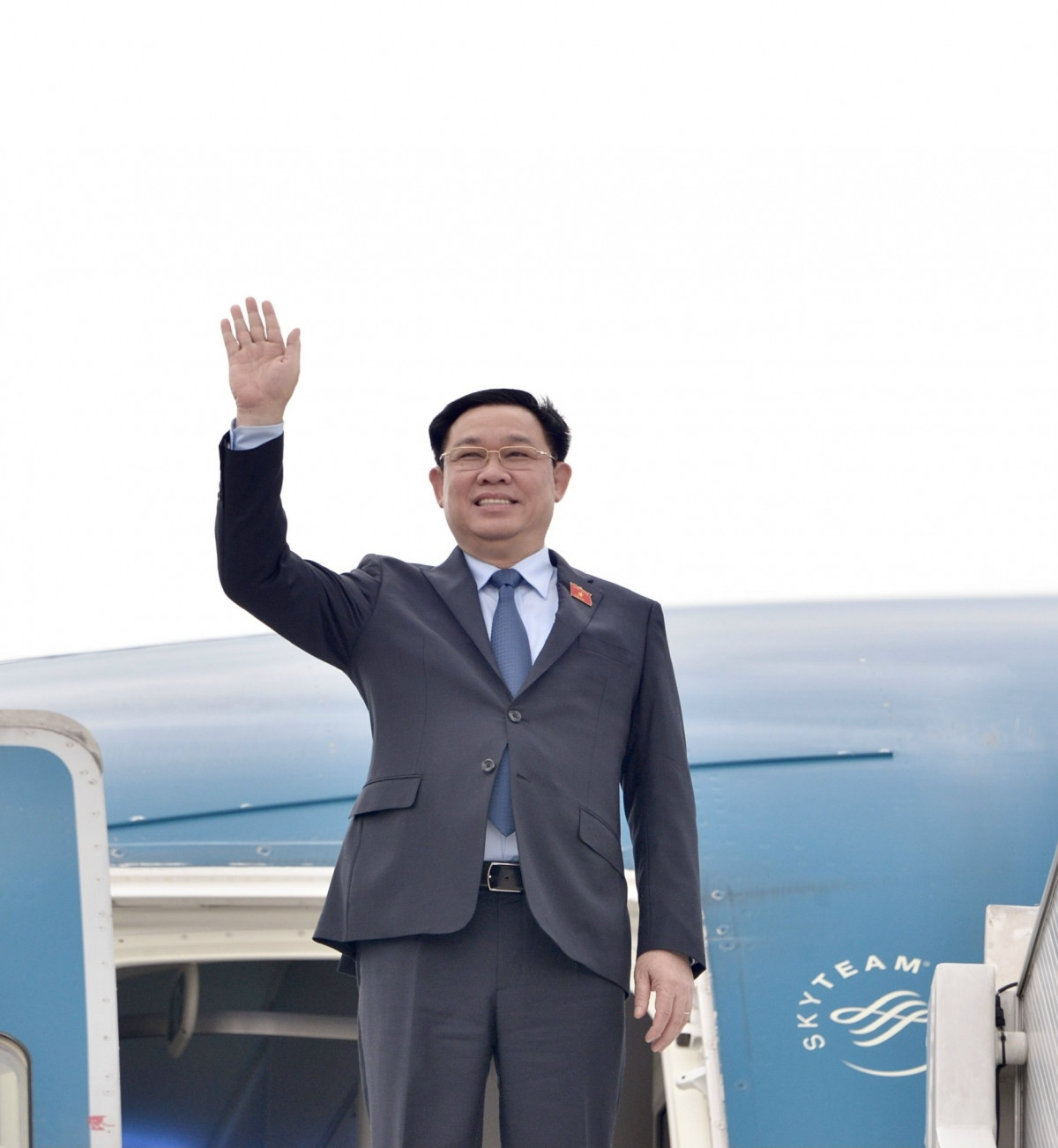 Chủ tịch Quốc hội đến Budapest, bắt đầu chuyến thăm chính thức Hungary Chu tich Quoc hoi den Budapest, bat dau chuyen tham chinh thuc Hungary