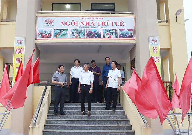 Hoai Linh di trao qua, Cong Vinh duoc doi xu sao sau on ao tu thien?-Hinh-4