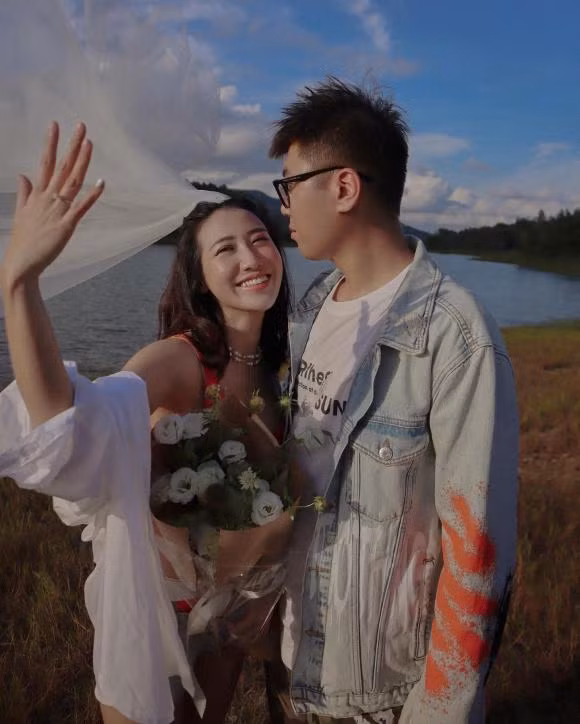 Hot girl 'Nguoi Ay La Ai' duoc cau hon, bat ngo danh tinh chu re-Hinh-3