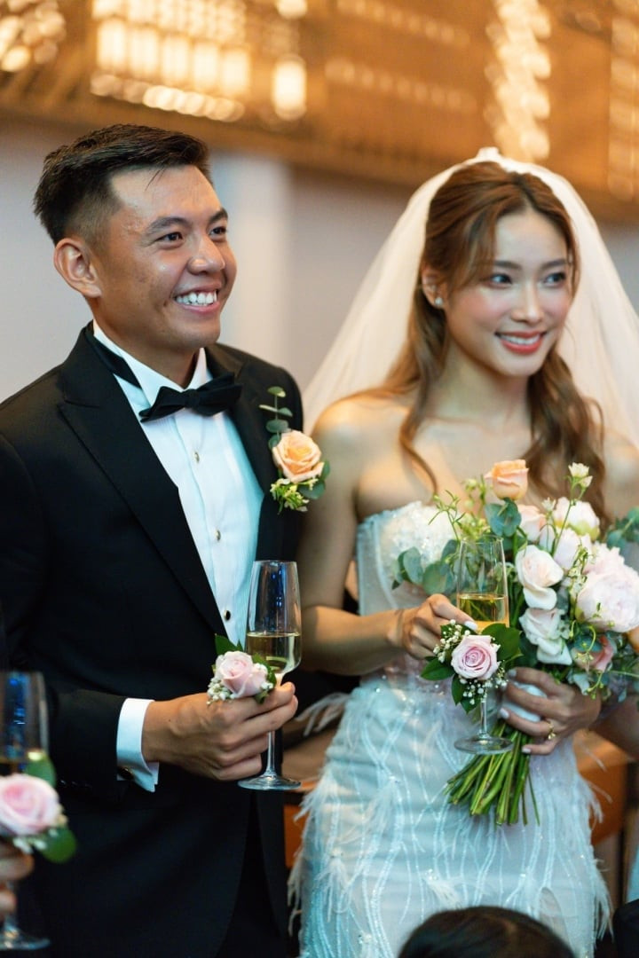 Để Hoàng Nam tập trung cho SEA Games 32, vợ chồng cô đã hoãn kỳ trăng mật.